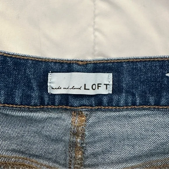LOFT High Rise Frayed Cut Off Denim Shorts in Staple Mid Indigo Wash Sz 6 (28) - Picture 4 of 7